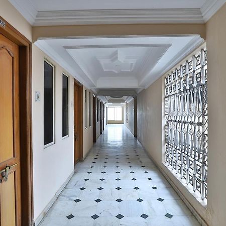 Spot On Hotel Decent Ānand Екстериор снимка