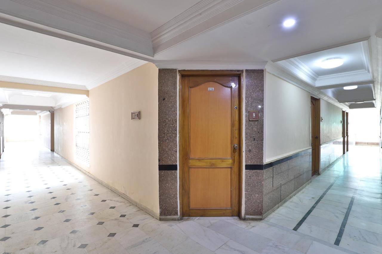 Spot On Hotel Decent Ānand Екстериор снимка