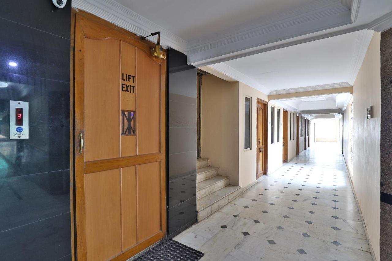 Spot On Hotel Decent Ānand Екстериор снимка