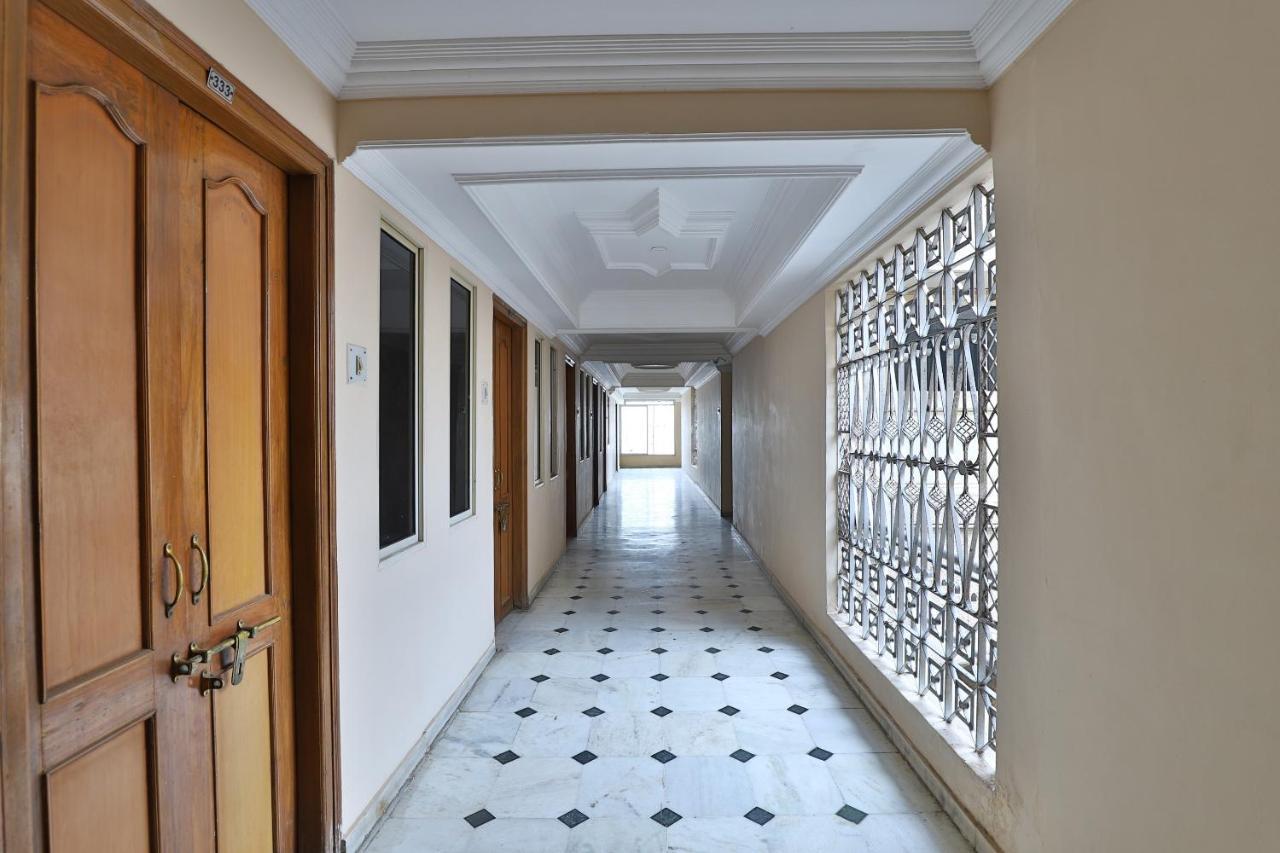 Spot On Hotel Decent Ānand Екстериор снимка