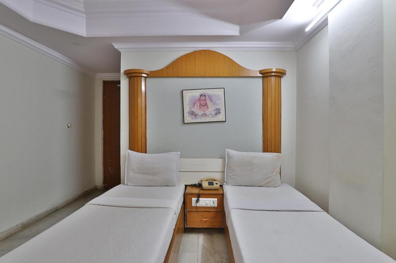 Spot On Hotel Decent Ānand Екстериор снимка