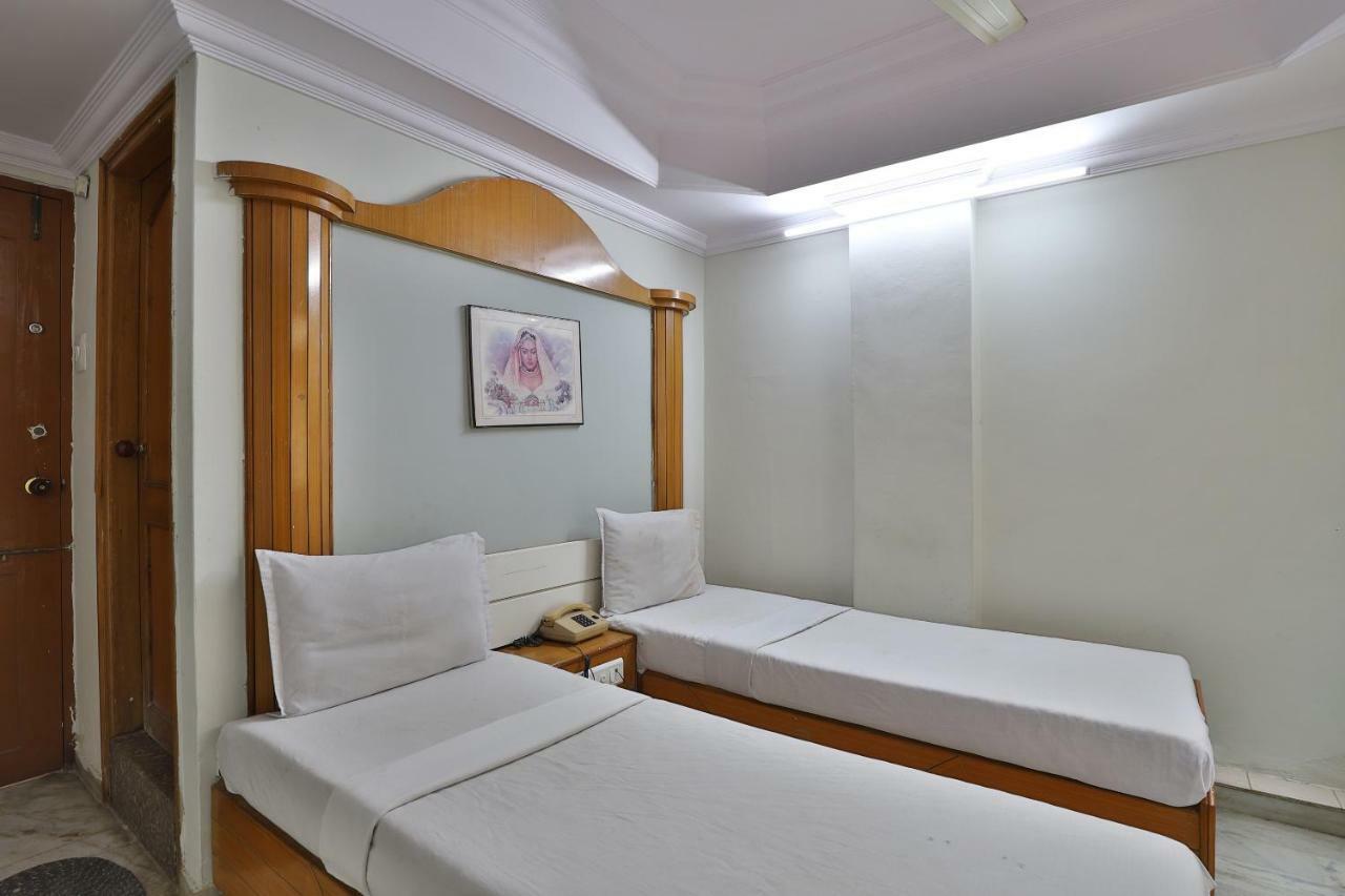 Spot On Hotel Decent Ānand Екстериор снимка