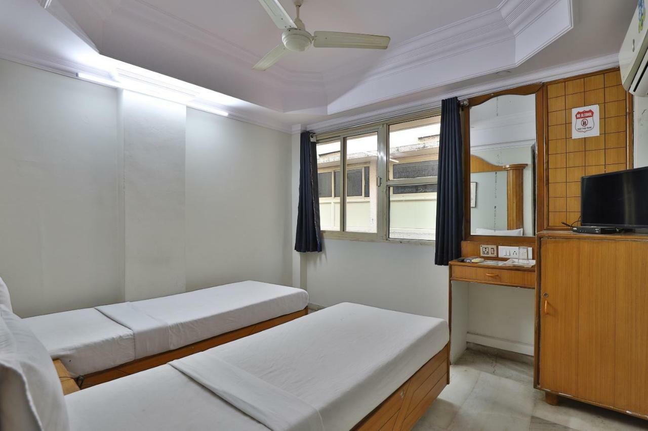 Spot On Hotel Decent Ānand Екстериор снимка